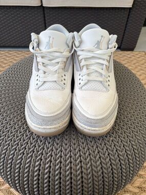 Jordan Men's White and Light Gray Retro Athletic Sneakers